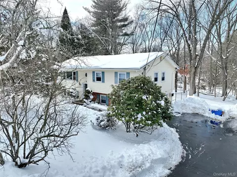 9 Mary Beth Dr, Ramapo, NY 10901
