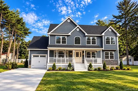 85 N Howell Ave, Centereach, NY 11720