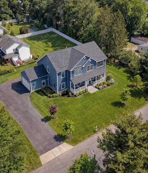 85 N Howell Ave, Centereach, NY 11720