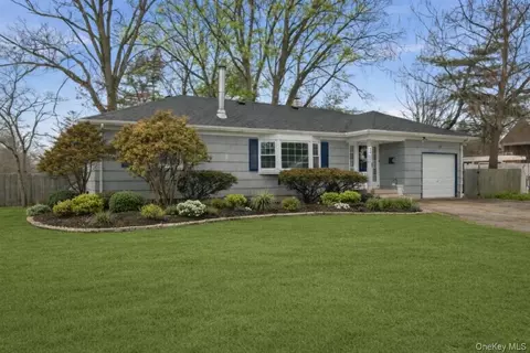 24 Stellenwerf Ave, East Islip, NY 11730