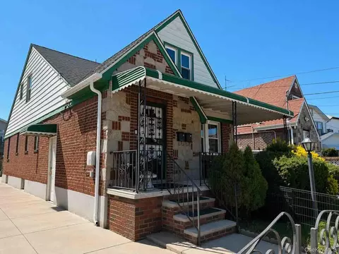 18216 141st Ave, New York, NY 11413