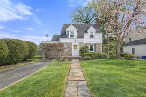 4 Lancaster Ave, Baldwin, NY 11510