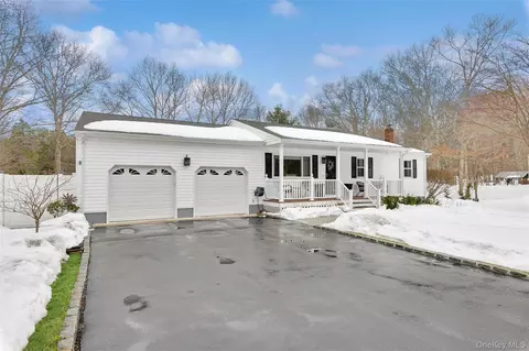 8 Vega Dr, Shoreham, NY 11786