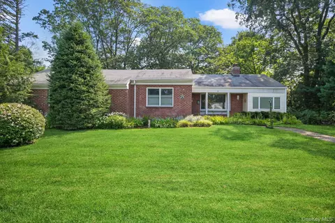 33 Overlook Rd, Greenburgh, NY 10502