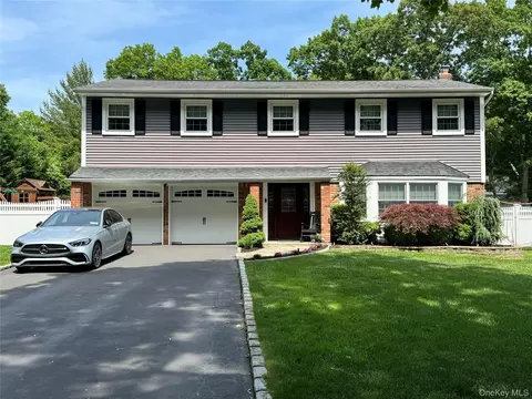 17 Erita Ln, Smithtown, NY 11787