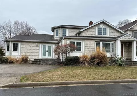 45 Richard Ave, Merrick, NY 11566
