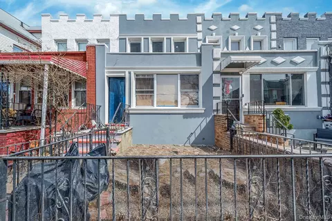 25-17 Mcintosh St, New York, NY 11369