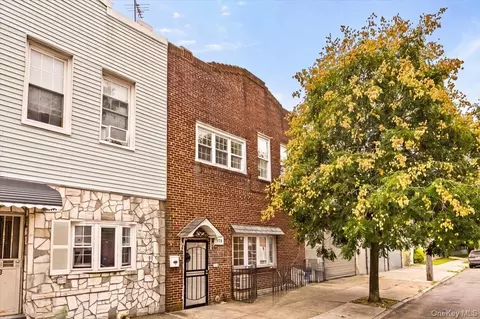 976 Sackett Ave, New York, NY 10462