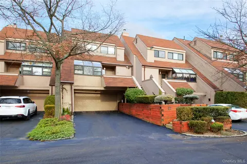 17 John Bean Ct #17, North Hempstead, NY 11050