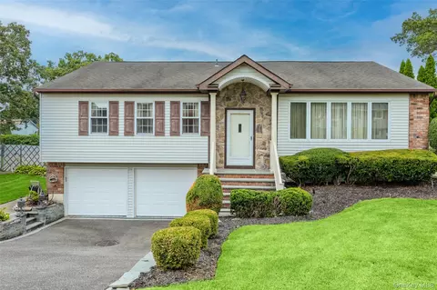 3 Louis Pl, Nesconset, NY 11767