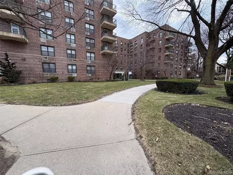 22424 Union Tpke #4A, New York, NY 11364