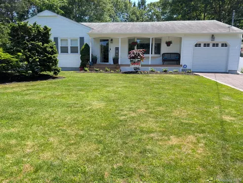 362 Easton St, Ronkonkoma, NY 11779