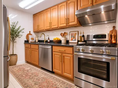 Kitchen - 13835 Elder Ave #PENTHOUSE F, New York, NY 11355 photo 1 of 2