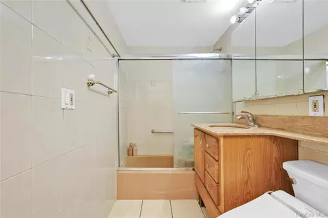 Bath - 13835 Elder Ave #PENTHOUSE F, New York, NY 11355 photo 2 of 2