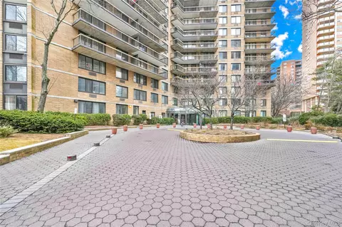 Exterior - 13835 Elder Ave #PENTHOUSE F, New York, NY 11355 photo 2 of 3