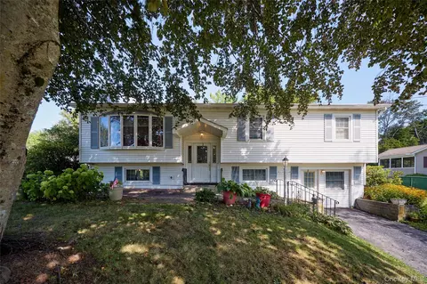 12 Dwyer Ln, Wappinger, NY 12590