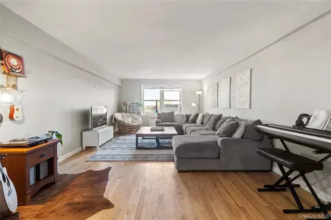 7210 112th St #6D, Forest Hills, NY 11375