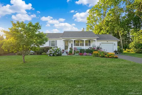 22 2nd St, Moriches, NY 11955