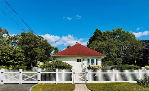 83 Vanderbilt Ave, West Babylon, NY 11704