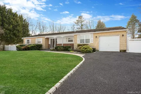 6 Madsen Ct, Mount Sinai, NY 11766