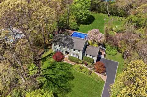 5 Allyson Pl, Setauket, NY 11733