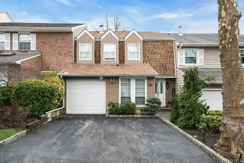 54 Estate Ct #54, Woodbury, NY 11797