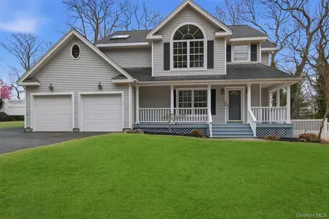 24 North Dr, Centerport, NY 11721