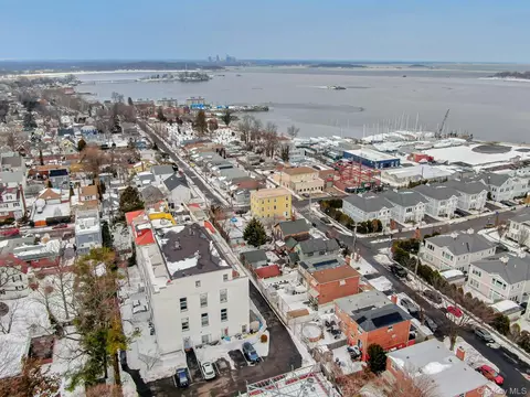 190 Fordham St #12, New York, NY 10464