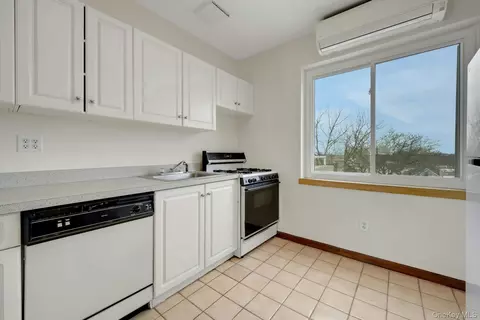 Kitchen - 190 Fordham St #12, New York, NY 10464 photo 2 of 3