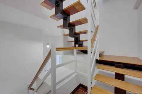 Entry Way - 190 Fordham St #12, New York, NY 10464 photo 2 of 4