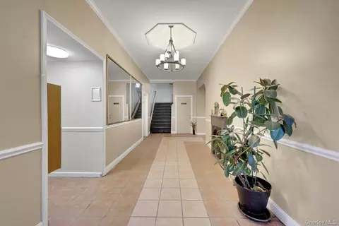 Entry Way - 190 Fordham St #12, New York, NY 10464 photo 3 of 4