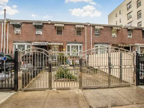 526 E 139th St, New York, NY 10454