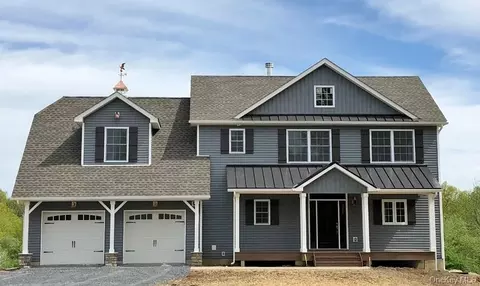 18 Sunset Ln, Wawayanda, NY 10958