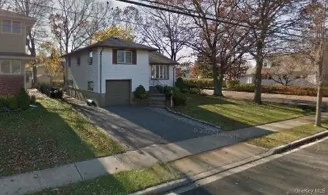 164 N Pine St, Massapequa, NY 11758