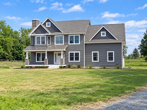 11 Sunset Ln, Wawayanda, NY 10958