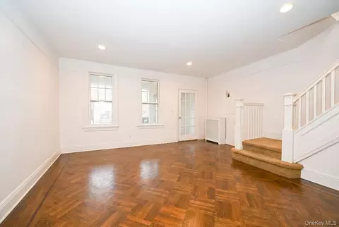 72-19 72nd St, New York, NY 11385