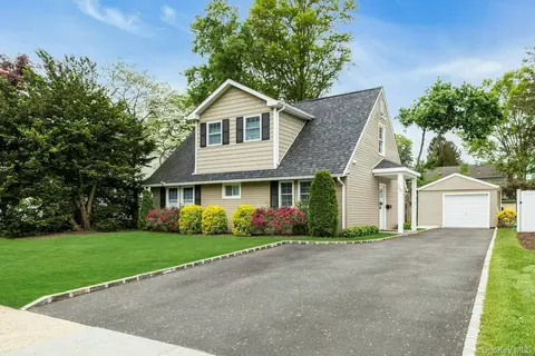 20 Robert Rd, Glen Cove, NY 11542