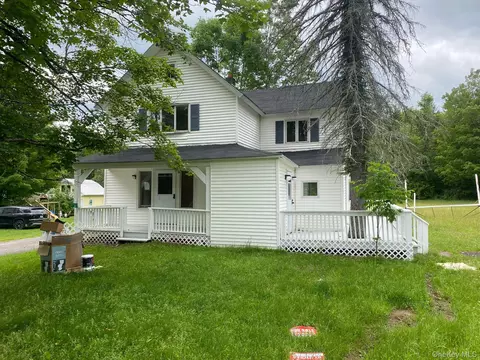 63 Park Ln, Tannersville, NY 12485