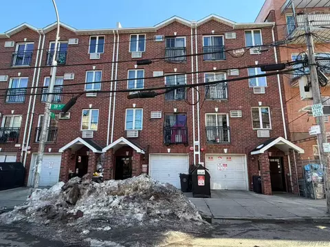 101-18 39th Ave, New York, NY 11368