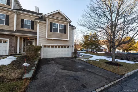 43 Putters Way, Middletown, NY 10940