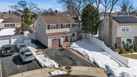 381 Robyn Pl, East Meadow, NY 11554