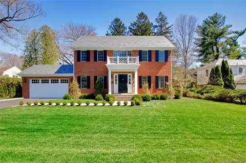 409 Abbey Rd, North Hempstead, NY 11030