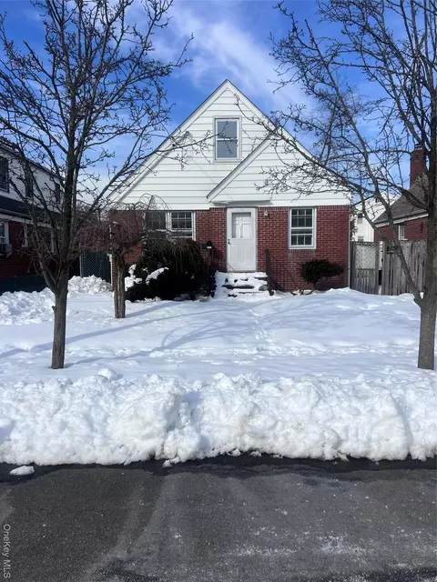 1132 Norbay St, Franklin Square, NY 11010