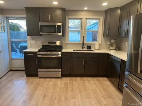 25 Wood Ave, Patchogue, NY 11772