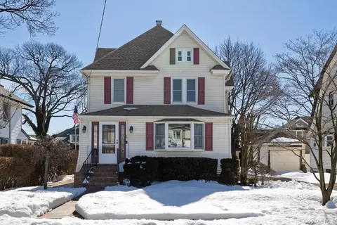43 Garfield Pl, East Rockaway, NY 11518