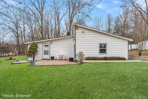 9 Hill View Rd, New Windsor, NY 12553