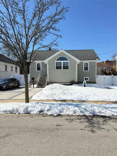 16 Sportsmans Ave, Freeport, NY 11520