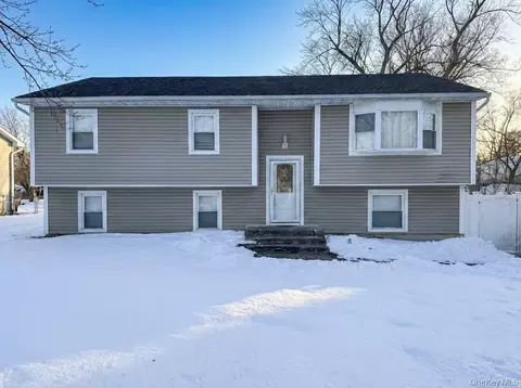 76 Woodland Ave, Central Islip, NY 11722