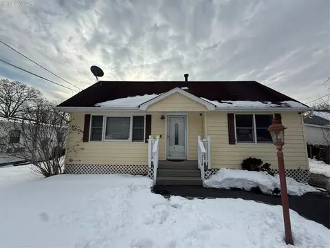 218 Bayview Dr, Mastic Beach, NY 11951