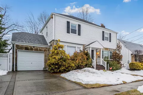 30 Gifford Ave, Oceanside, NY 11572